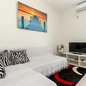 Apartments Marasovic - Roko Apartman